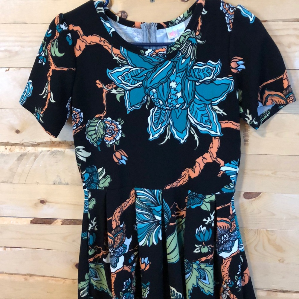 Lularoe Amelia size medium dress